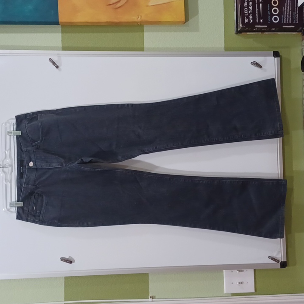 Joe's Jeans Wmn's 30x33 navy "Honey" boot cut jeans